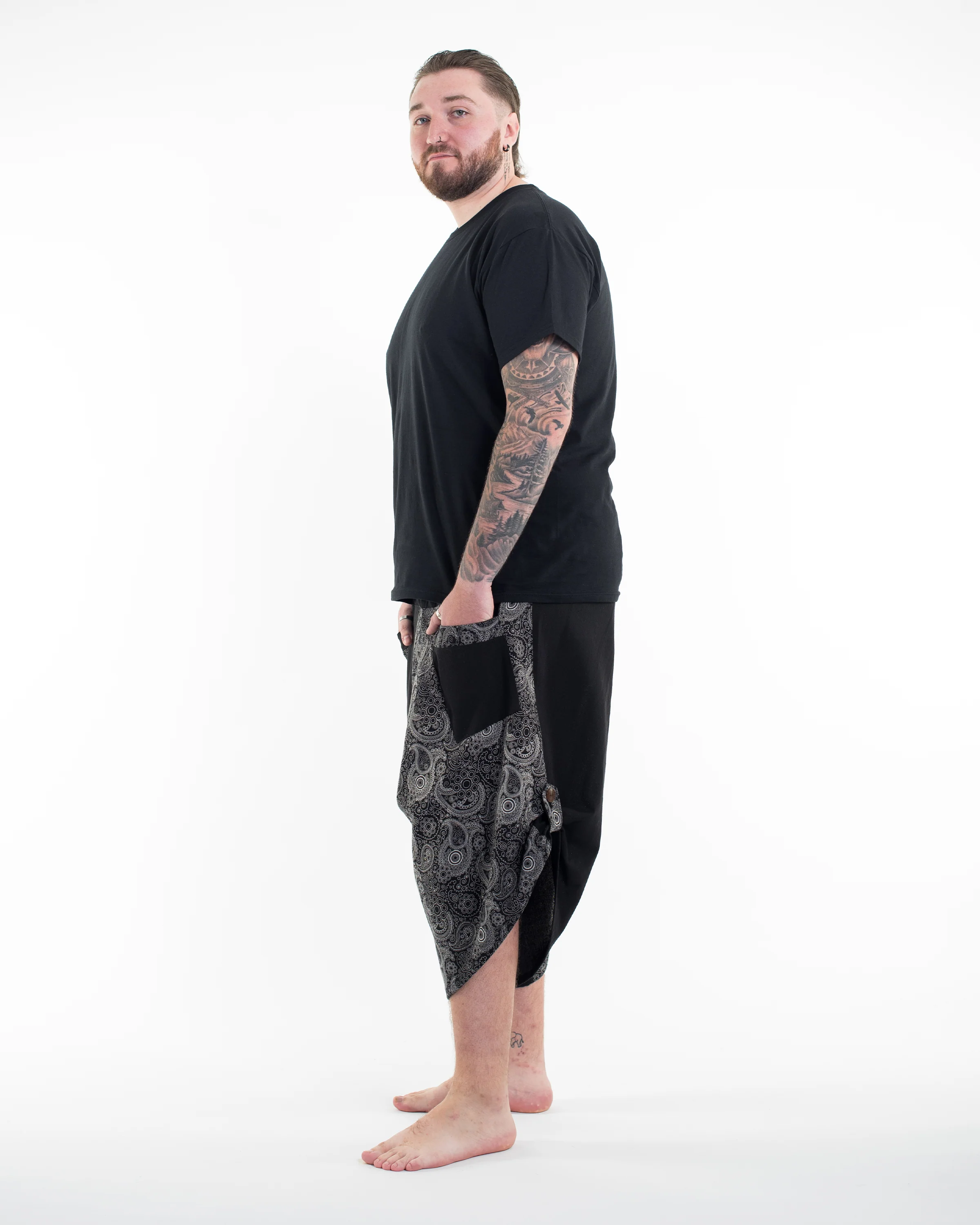 1105-Plus-Size-Two-Tone-Paisley-Prints-Men-s-Three-Quarter-Pants-in-Black-3.webp Plus Size Two Tone Paisley Prints Men's Three Quarter Pants in Black
