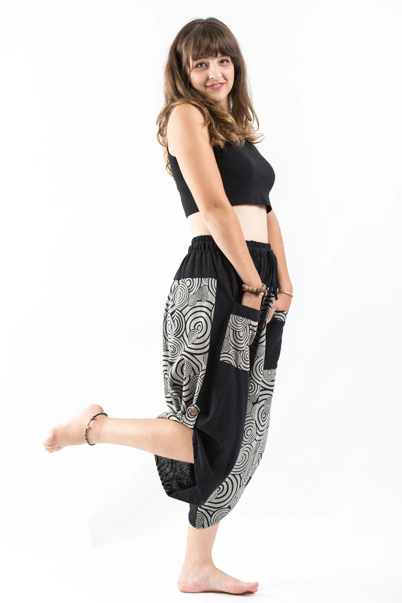 1345-Two-Tone-Swirls-Prints-Women-s-Three-Quarter-Pants-in-Black-3.webp Two Tone Swirls Prints Women's Three Quarter Pants in Black