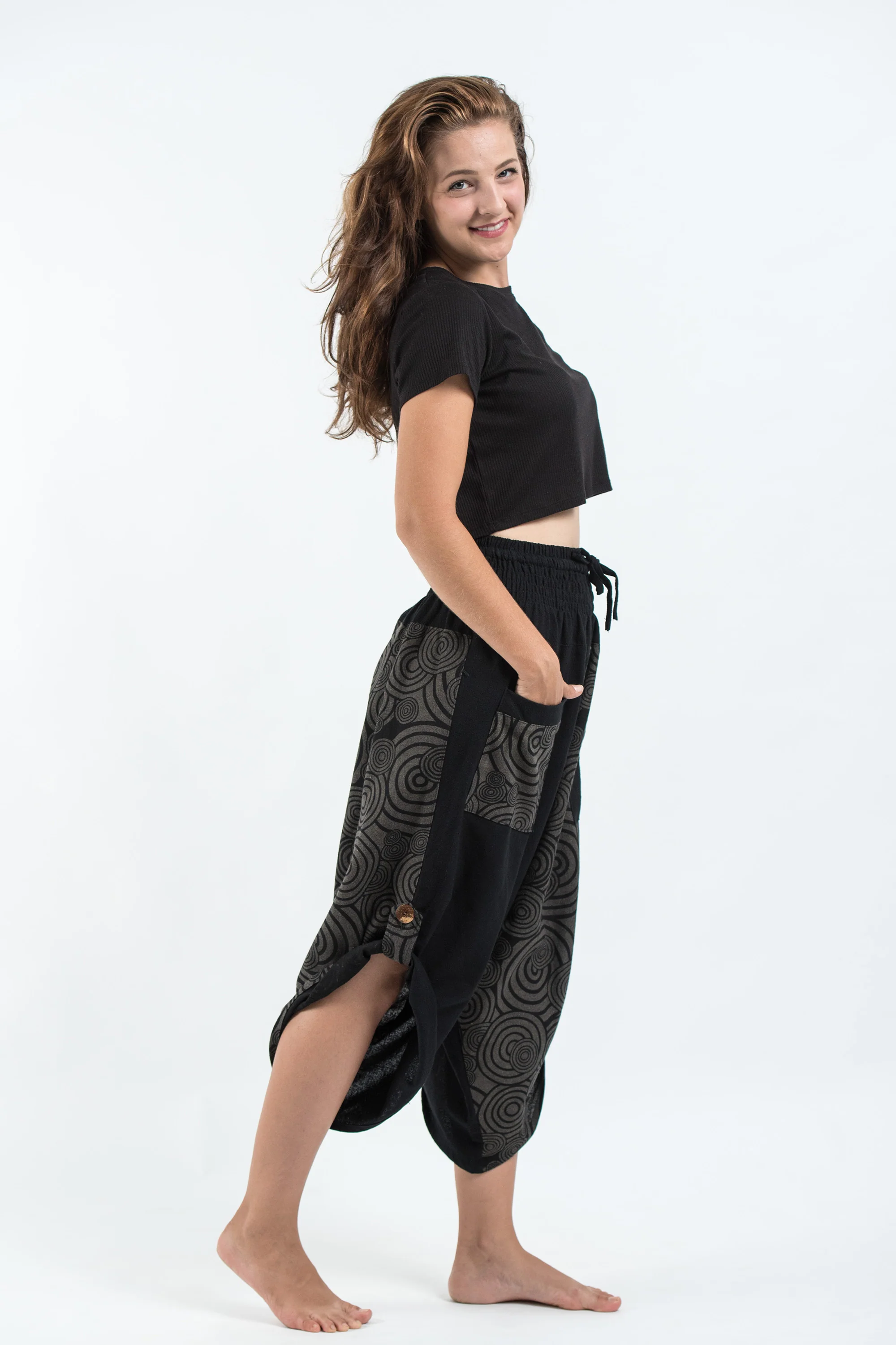 1388-Two-Tone-Swirls-Prints-Women-s-Three-Quarter-Pants-in-Black-Gray-3.webp Two Tone Swirls Prints Women's Three Quarter Pants in Black Gray