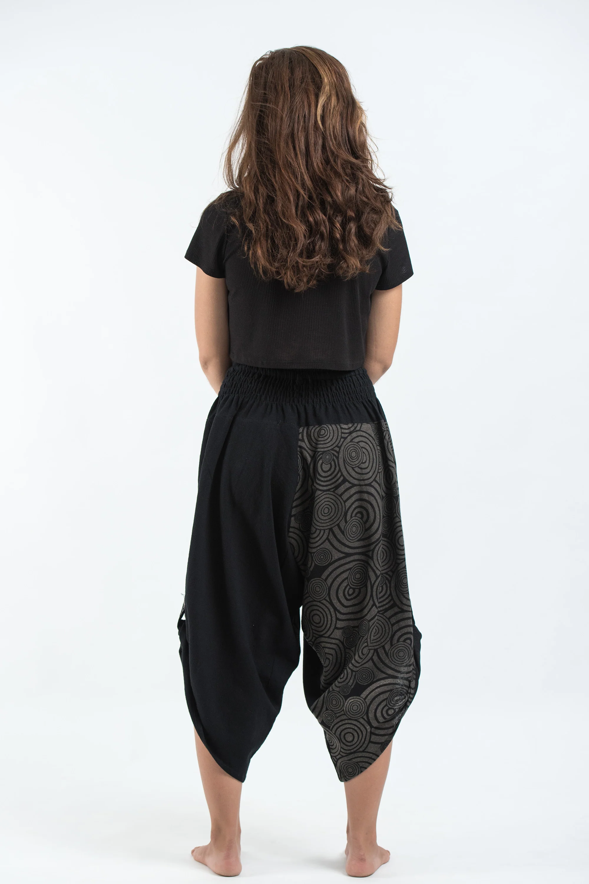 1388-Two-Tone-Swirls-Prints-Women-s-Three-Quarter-Pants-in-Black-Gray-4.webp Two Tone Swirls Prints Women's Three Quarter Pants in Black Gray