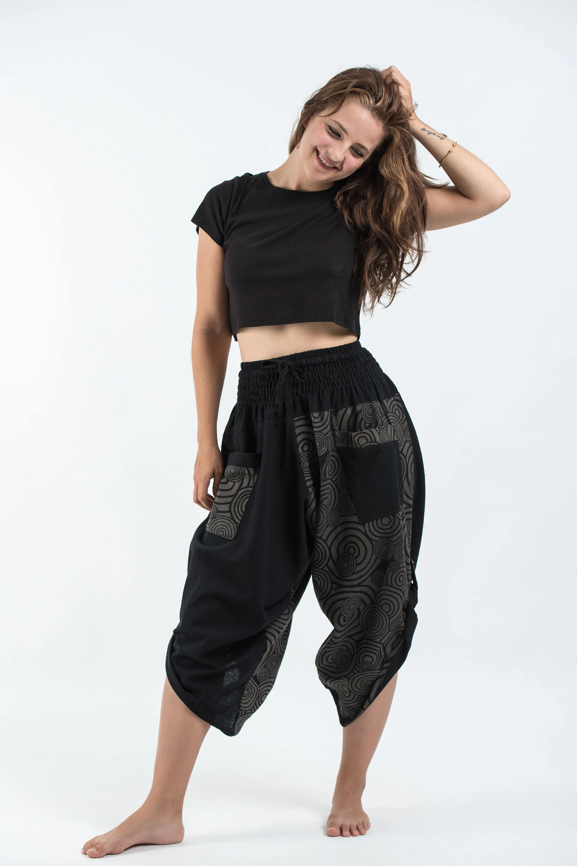 1388-Two-Tone-Swirls-Prints-Women-s-Three-Quarter-Pants-in-Black-Gray-5.webp Two Tone Swirls Prints Women's Three Quarter Pants in Black Gray