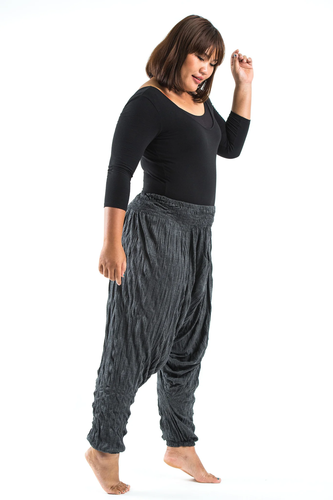 1450-Plus-Size-Crinkled-Cotton-Harem-Pants-in-Black-3.webp Plus Size Crinkled Cotton Harem Pants in Black