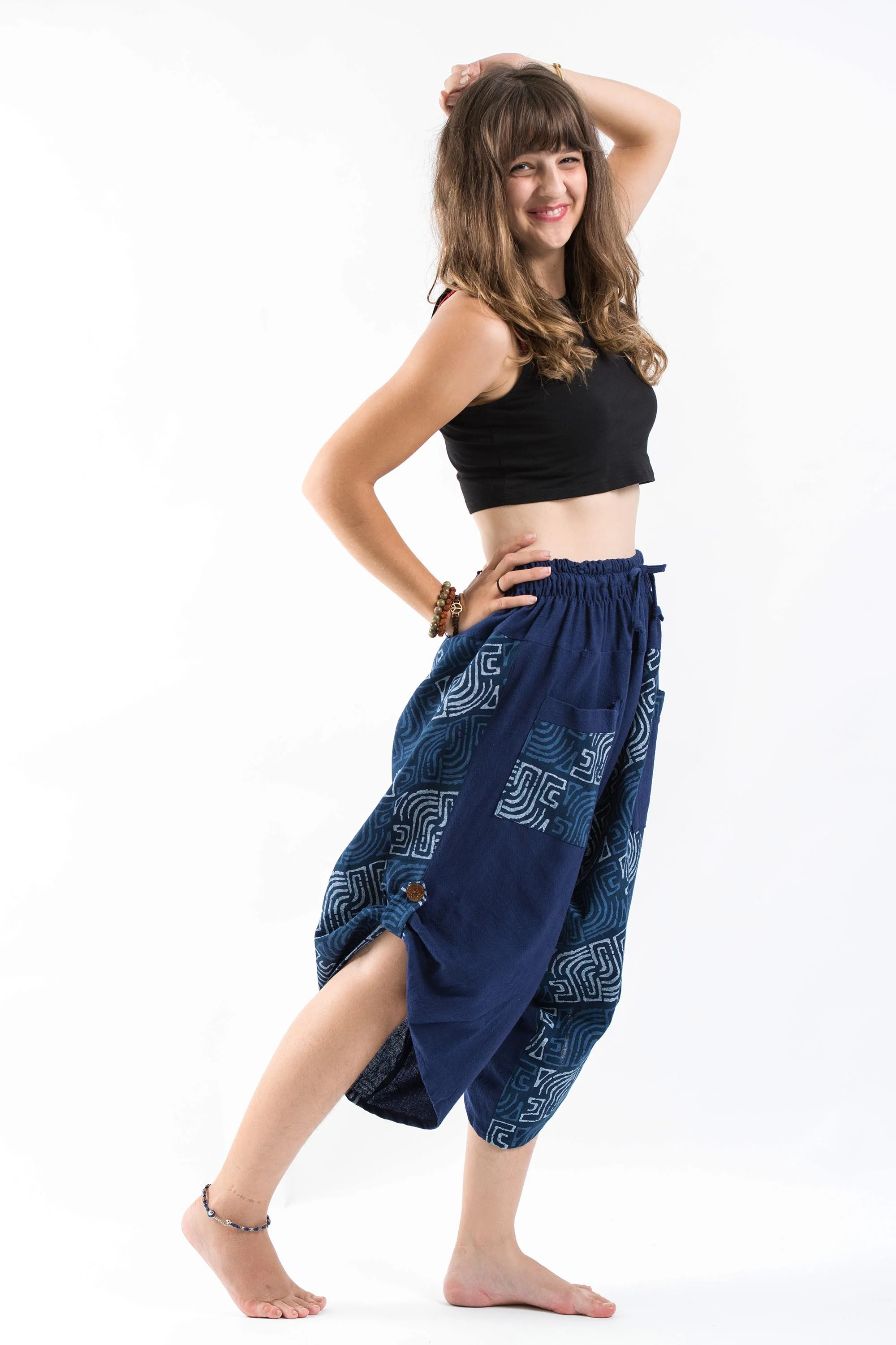 1477-Two-Tone-Maze-Prints-Women-s-Three-Quarter-Pants-in-Blue-3.webp Two Tone Maze Prints Women's Three Quarter Pants in Blue