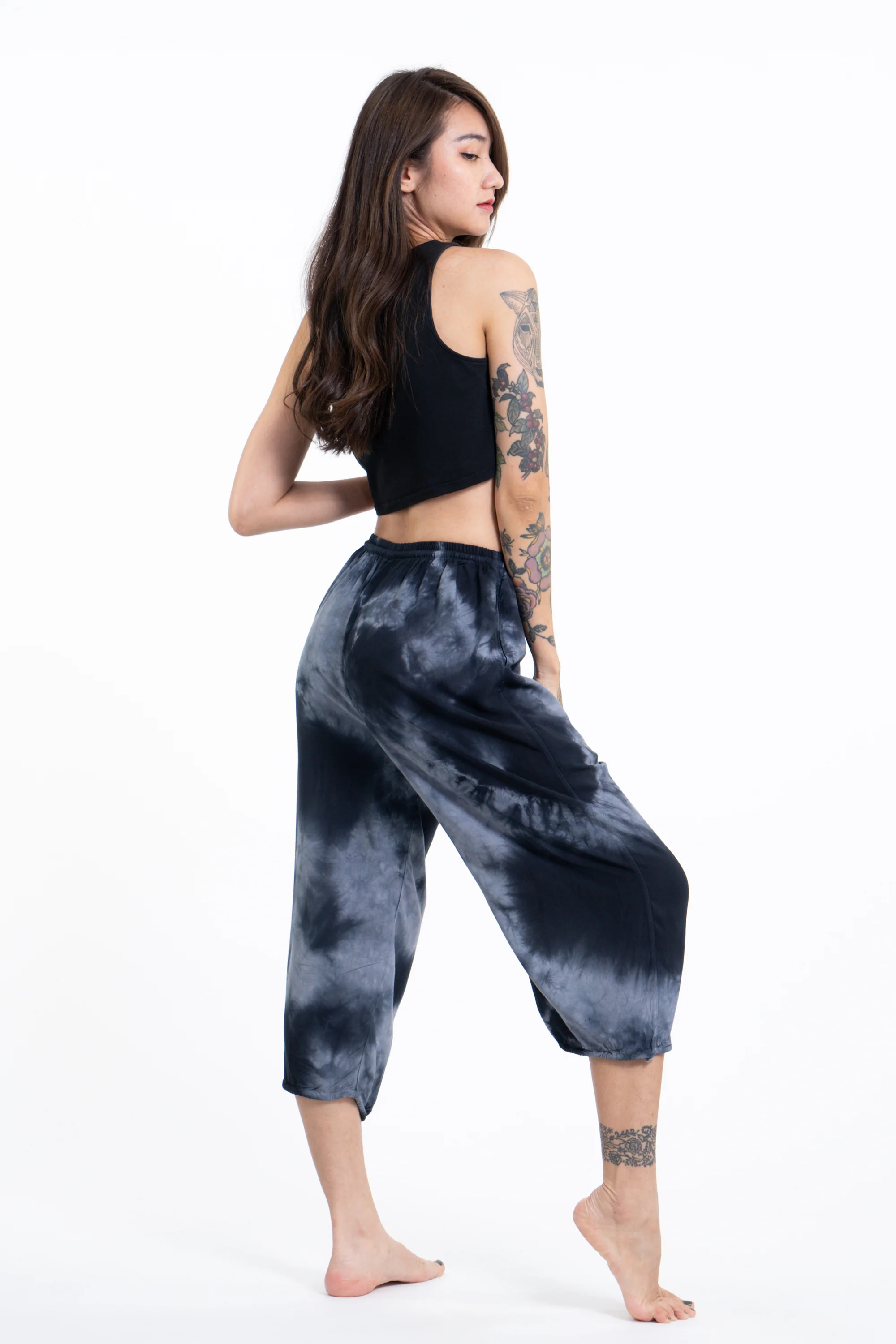 1570-Women-s-Tie-Dye-Drawstring-Yoga-Massage-Cropped-Pants-in-Black-3.webp Women's Tie Dye Drawstring Yoga Massage Cropped Pants in Black