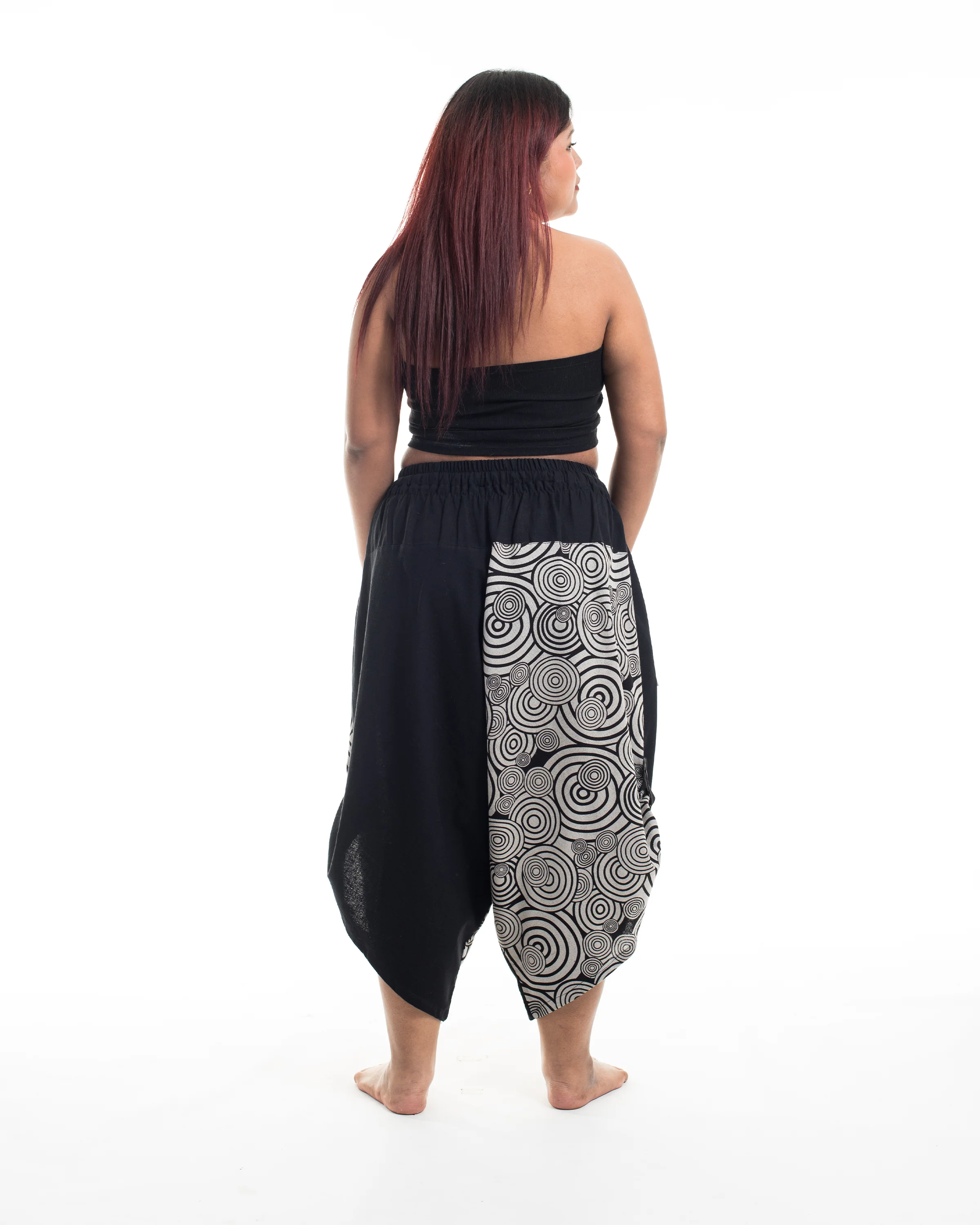 1692-Plus-Size-Two-Tone-Swirls-Prints-Women-s-Three-Quarter-Pants-in-Black-4.webp Plus Size Two Tone Swirls Prints Women's Three Quarter Pants in Black