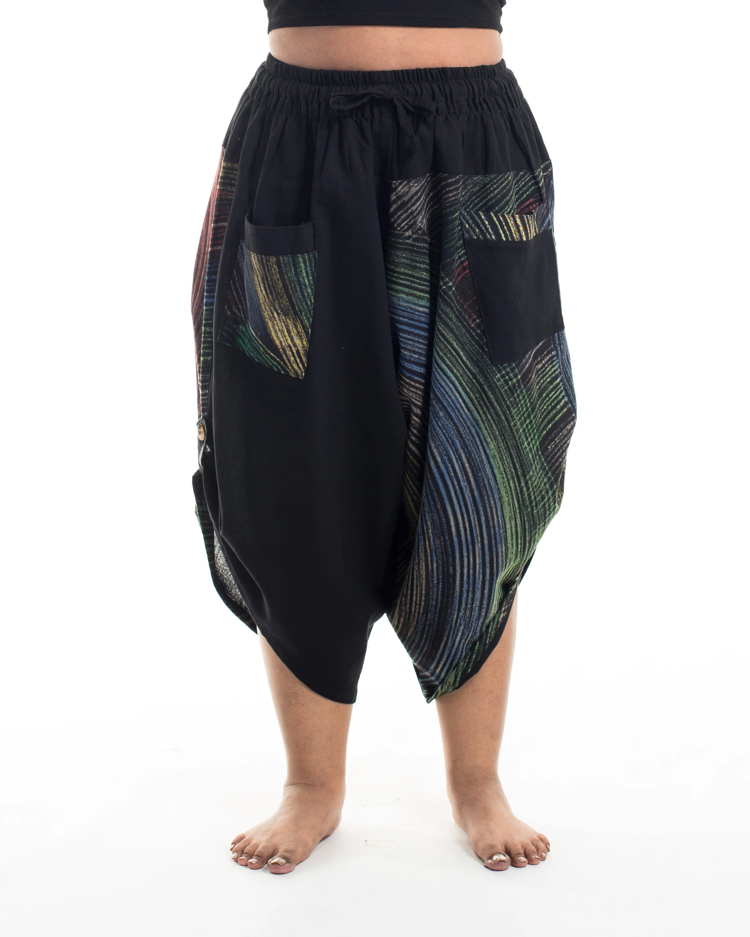 Plus Size Two Tone Rainbow Prints Women's Three Quarter Pants in Black