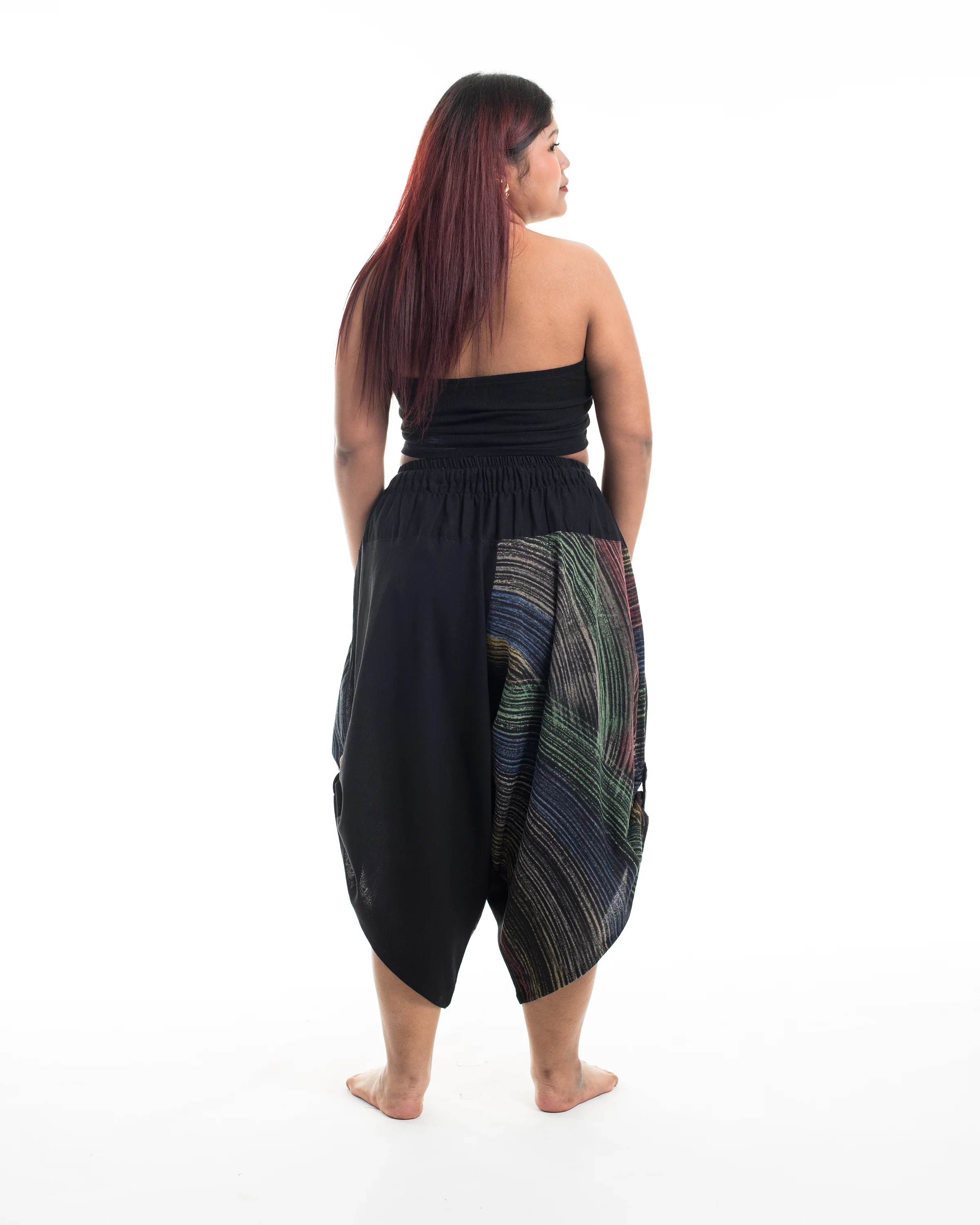 1715-Plus-Size-Two-Tone-Rainbow-Prints-Women-s-Three-Quarter-Pants-in-Black-5.webp Plus Size Two Tone Rainbow Prints Women's Three Quarter Pants in Black