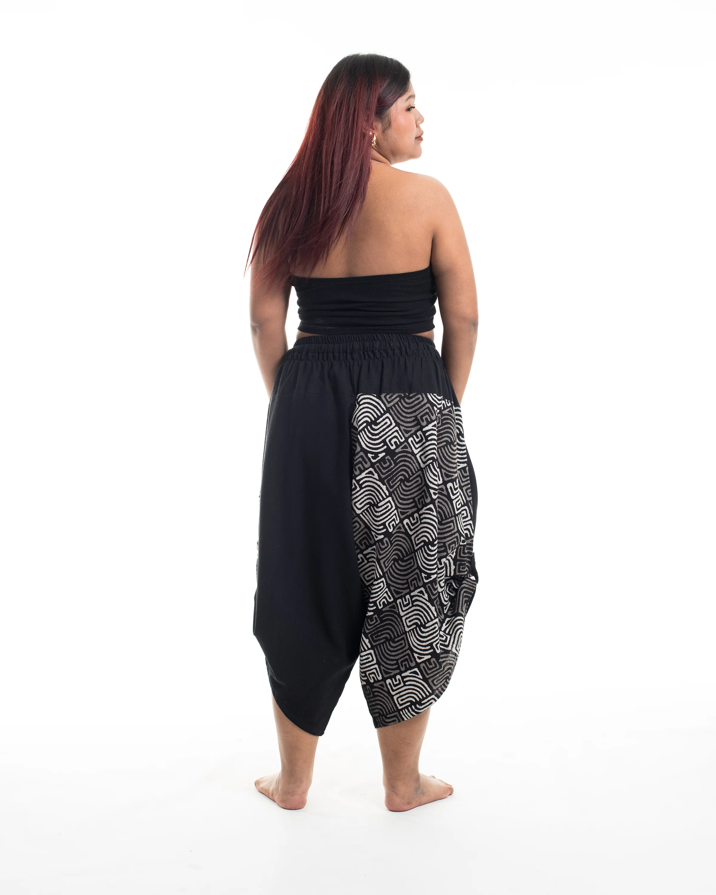1770-Plus-Size-Two-Tone-Maze-Prints-Women-s-Three-Quarter-Pants-in-Black-4.webp Plus Size Two Tone Maze Prints Women's Three Quarter Pants in Black