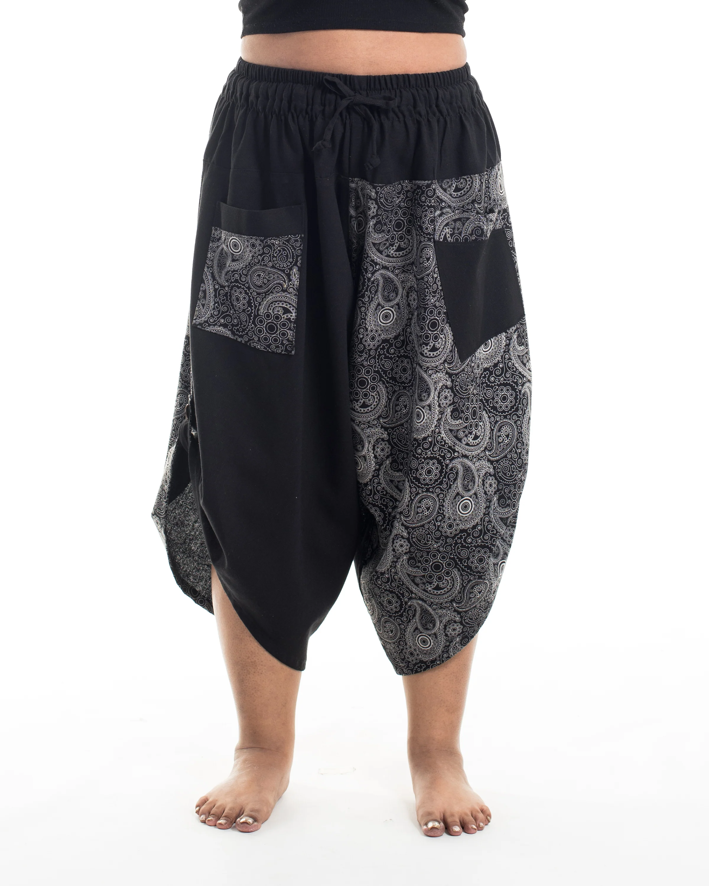 Plus Size Two Tone Paisley Prints Women's Three Quarter Pants in Black