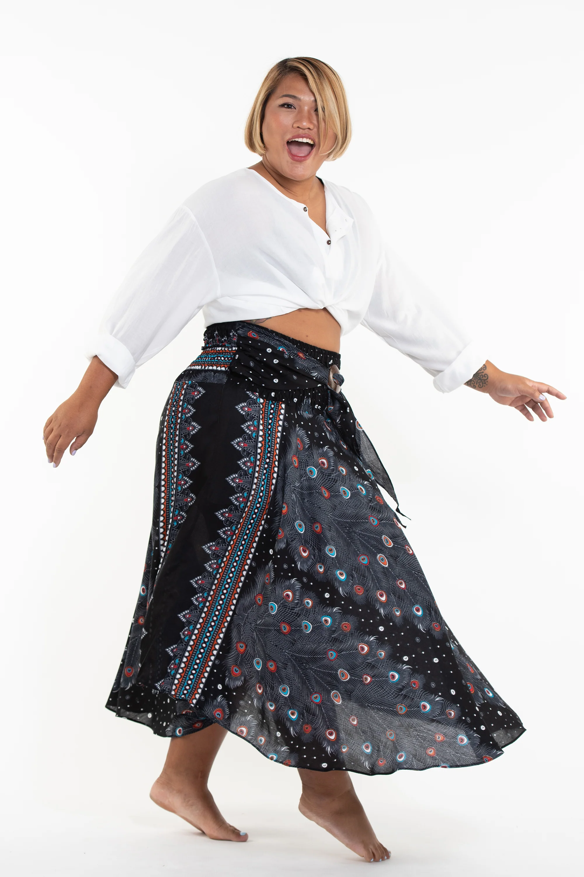 1924-Plus-Size-Peacock-Handkerchief-Midi-Skirt-in-Black-3.webp Plus Size Peacock Handkerchief Midi Skirt in Black