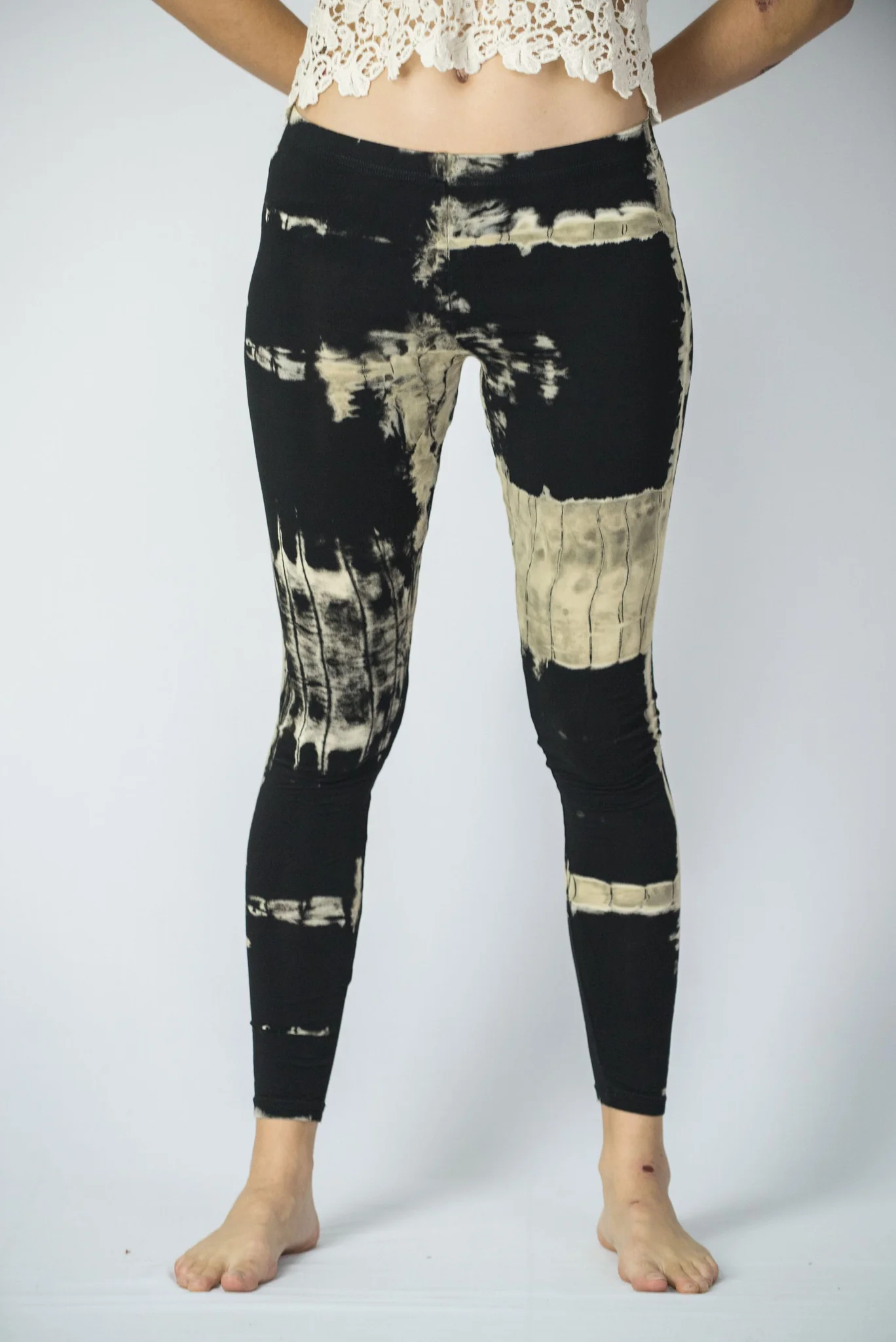 Patch Dye Tie Dye Cotton Leggings in Black/White