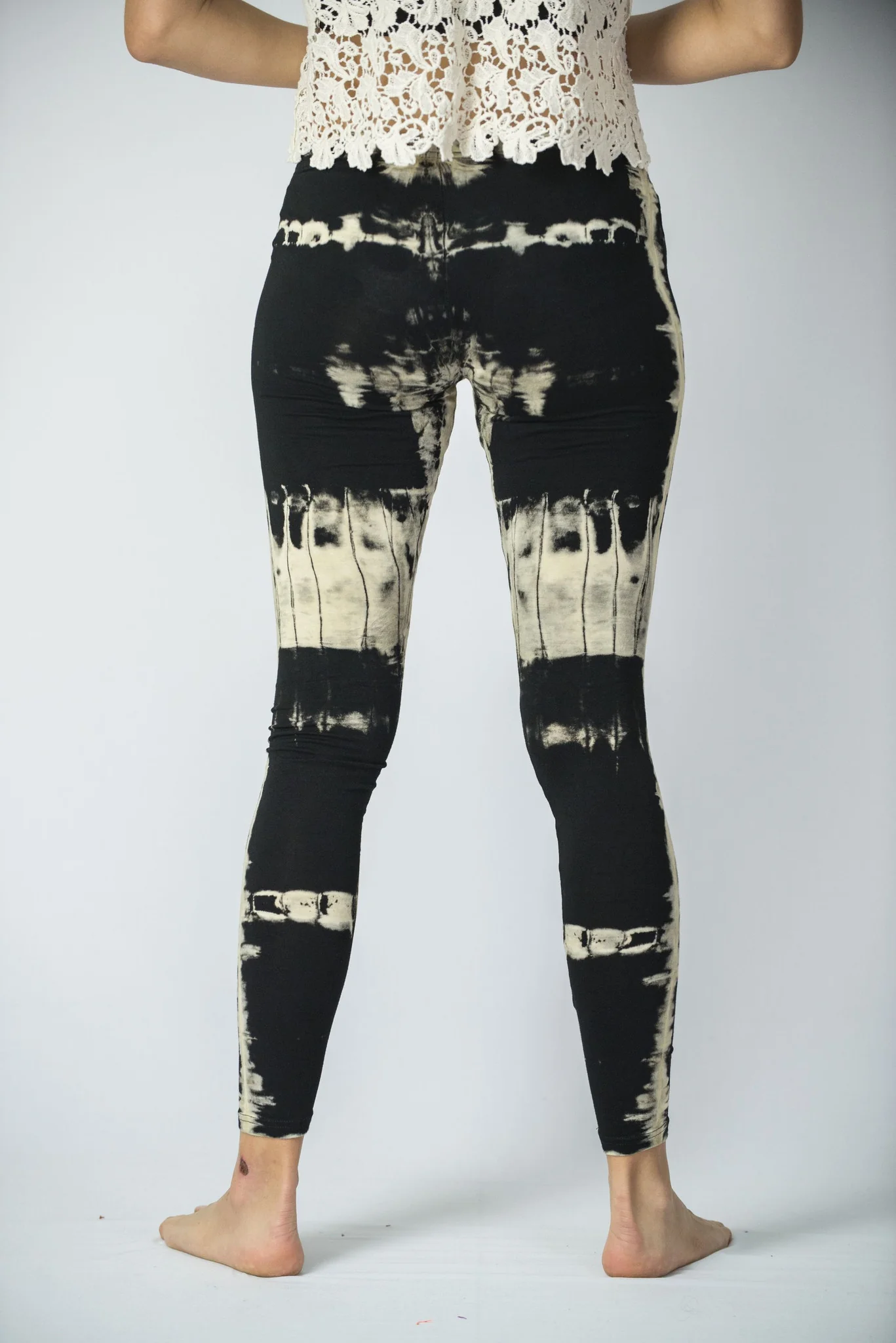 1985-Patch-Dye-Tie-Dye-Cotton-Leggings-in-Black-White-3.webp Patch Dye Tie Dye Cotton Leggings in Black/White
