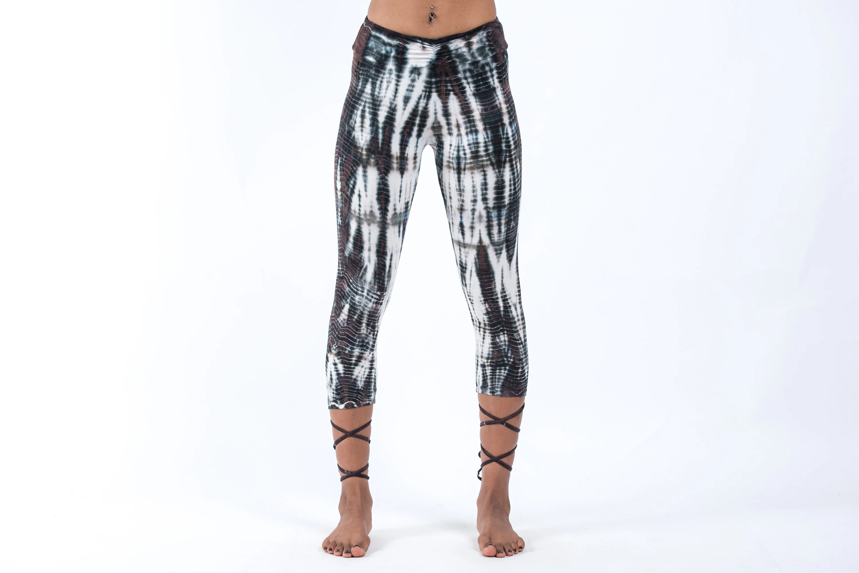 Lightning Stripes Tie Dye Cotton Capri Leggings in Black White