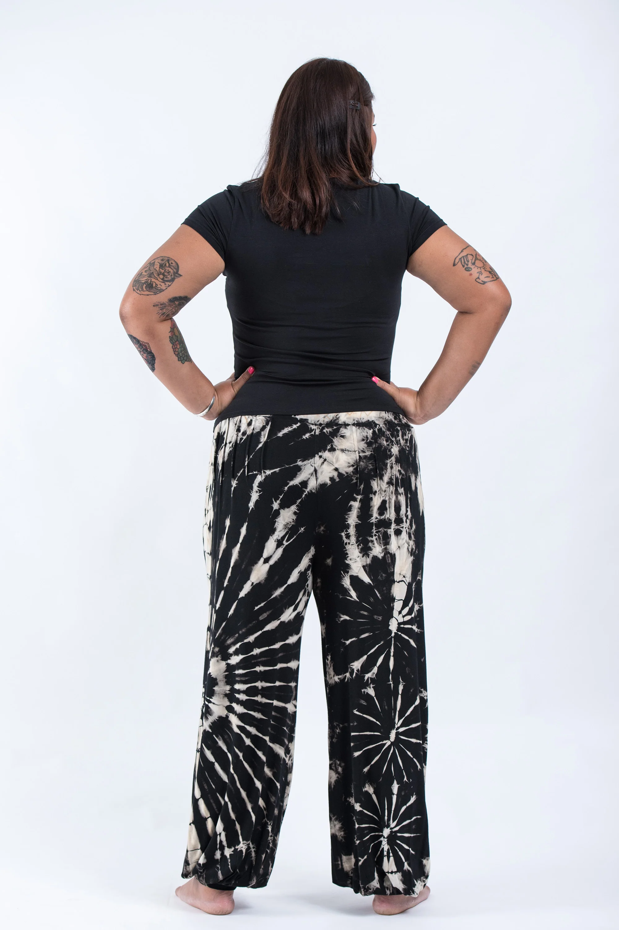2390-Plus-Size-Tie-Dye-Cotton-Women-Harem-Pants-in-Black-and-White-4.webp Plus Size Tie Dye Cotton Women Harem Pants in Black and White