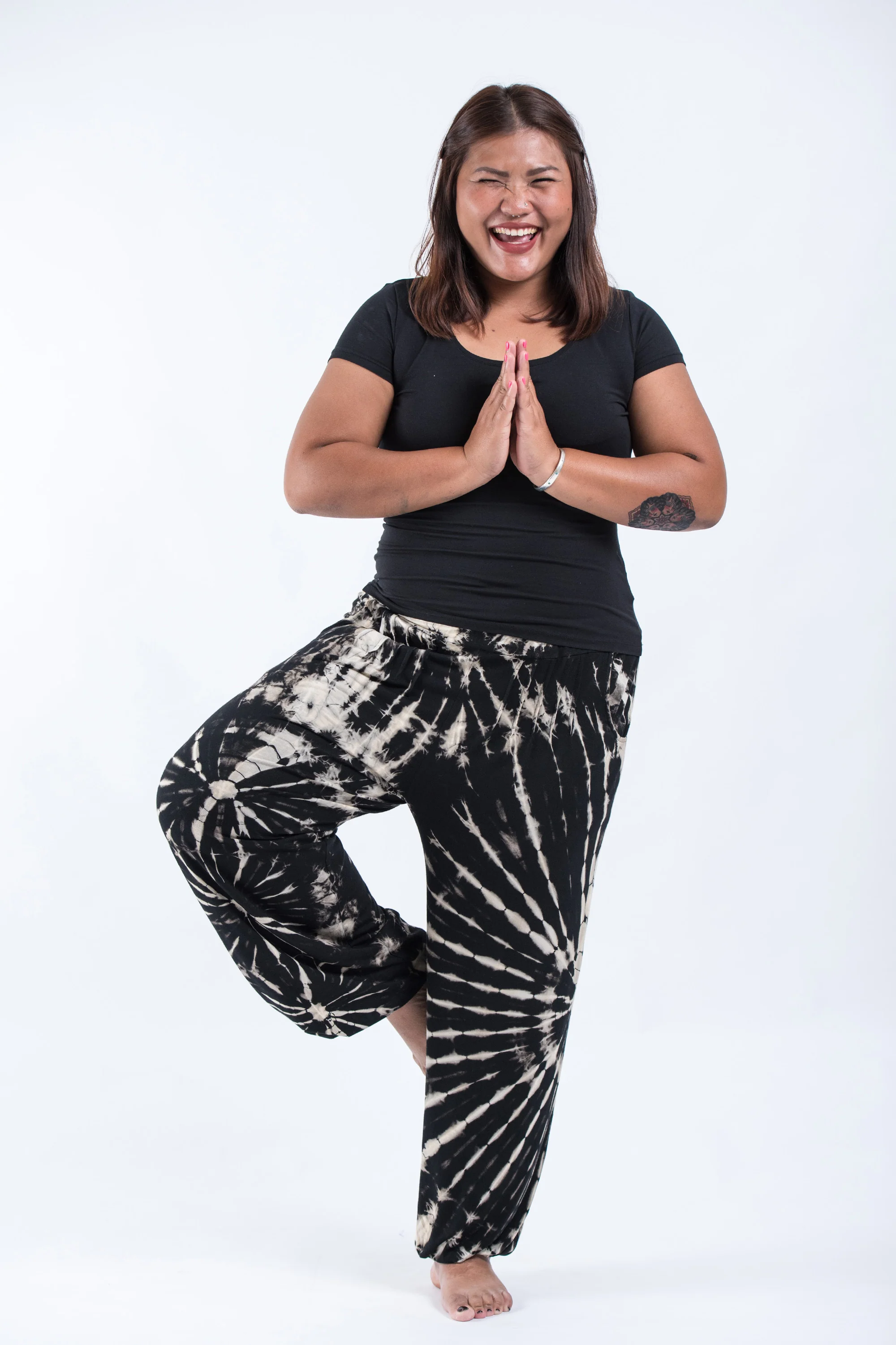 2390-Plus-Size-Tie-Dye-Cotton-Women-Harem-Pants-in-Black-and-White-5.webp Plus Size Tie Dye Cotton Women Harem Pants in Black and White