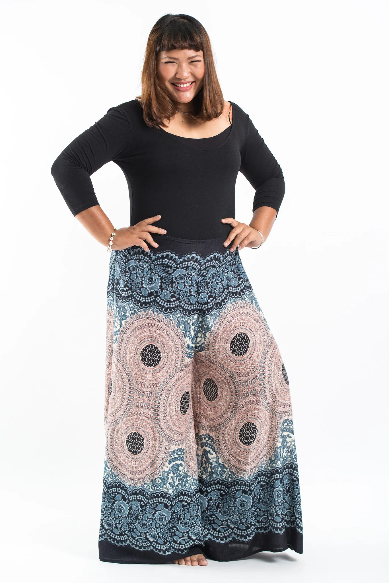 2429-Plus-Size-Geometric-Mandalas-Palazzo-Style-Harem-Pants-in-Silver-Gray-3.webp Plus Size Geometric Mandalas Palazzo Style Harem Pants in Silver Gray