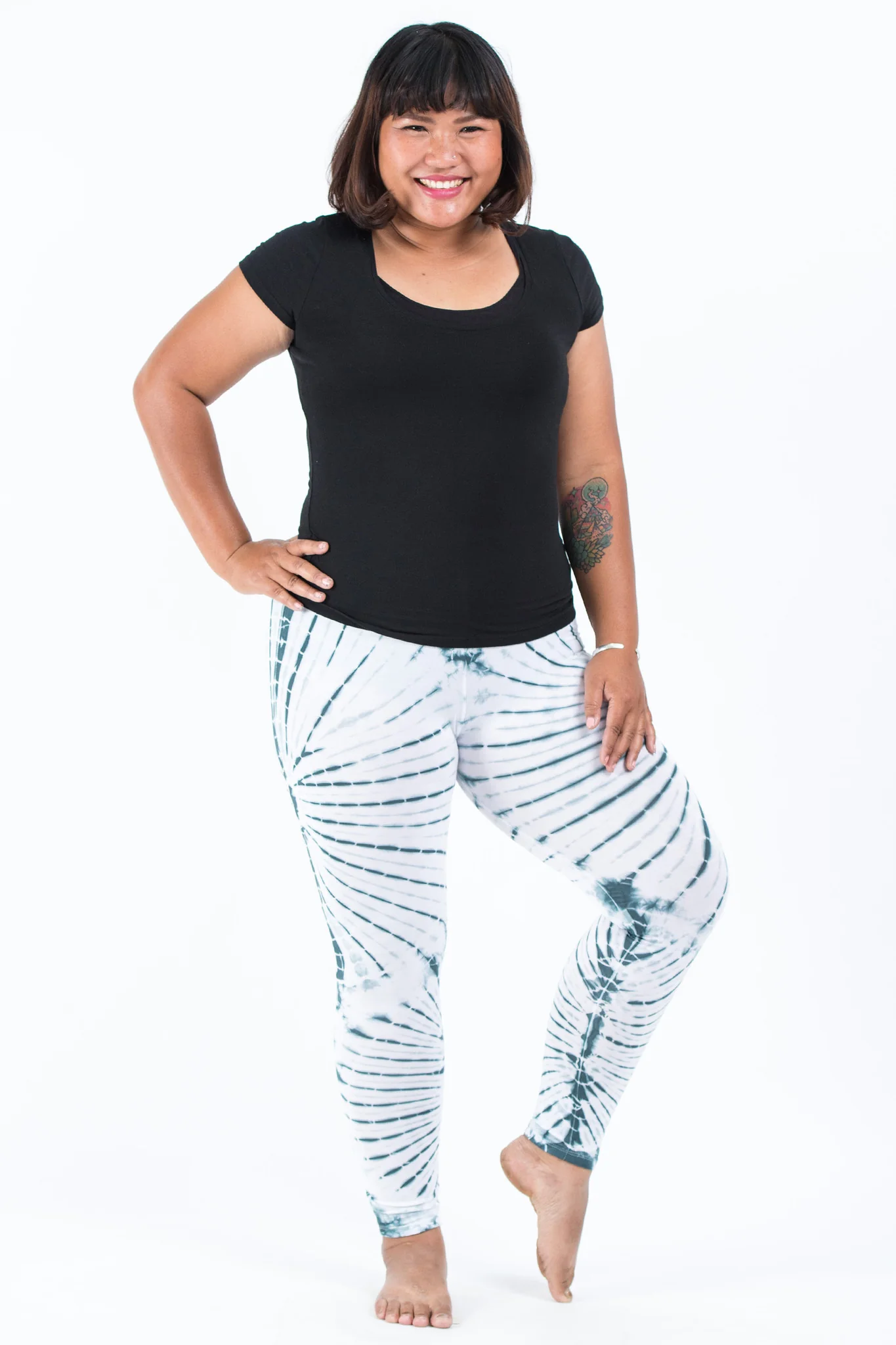 PLUS SIZE Tie Dye Leggings in White Black