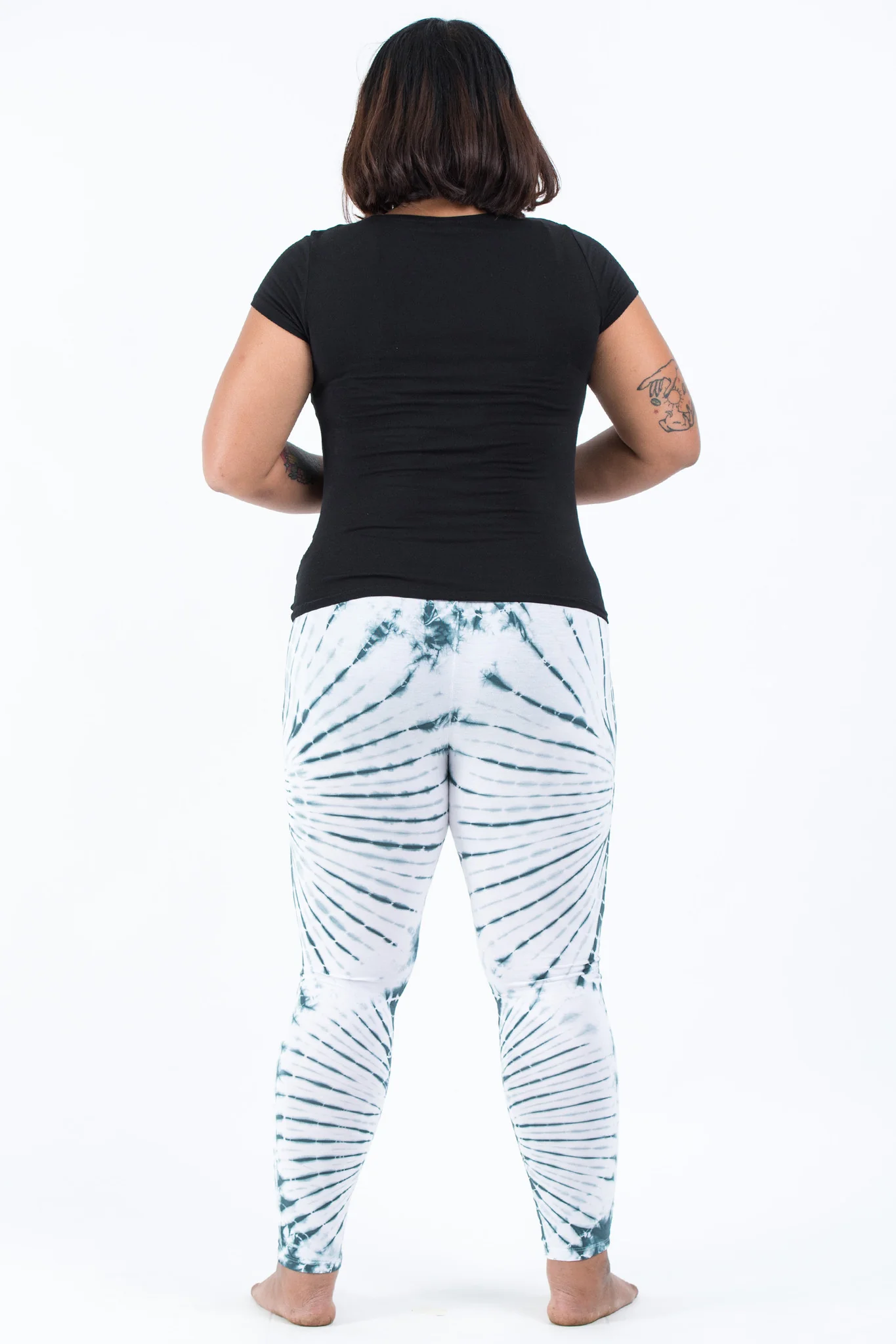 2549-PLUS-SIZE-Tie-Dye-Leggings-in-White-Black-4.webp PLUS SIZE Tie Dye Leggings in White Black
