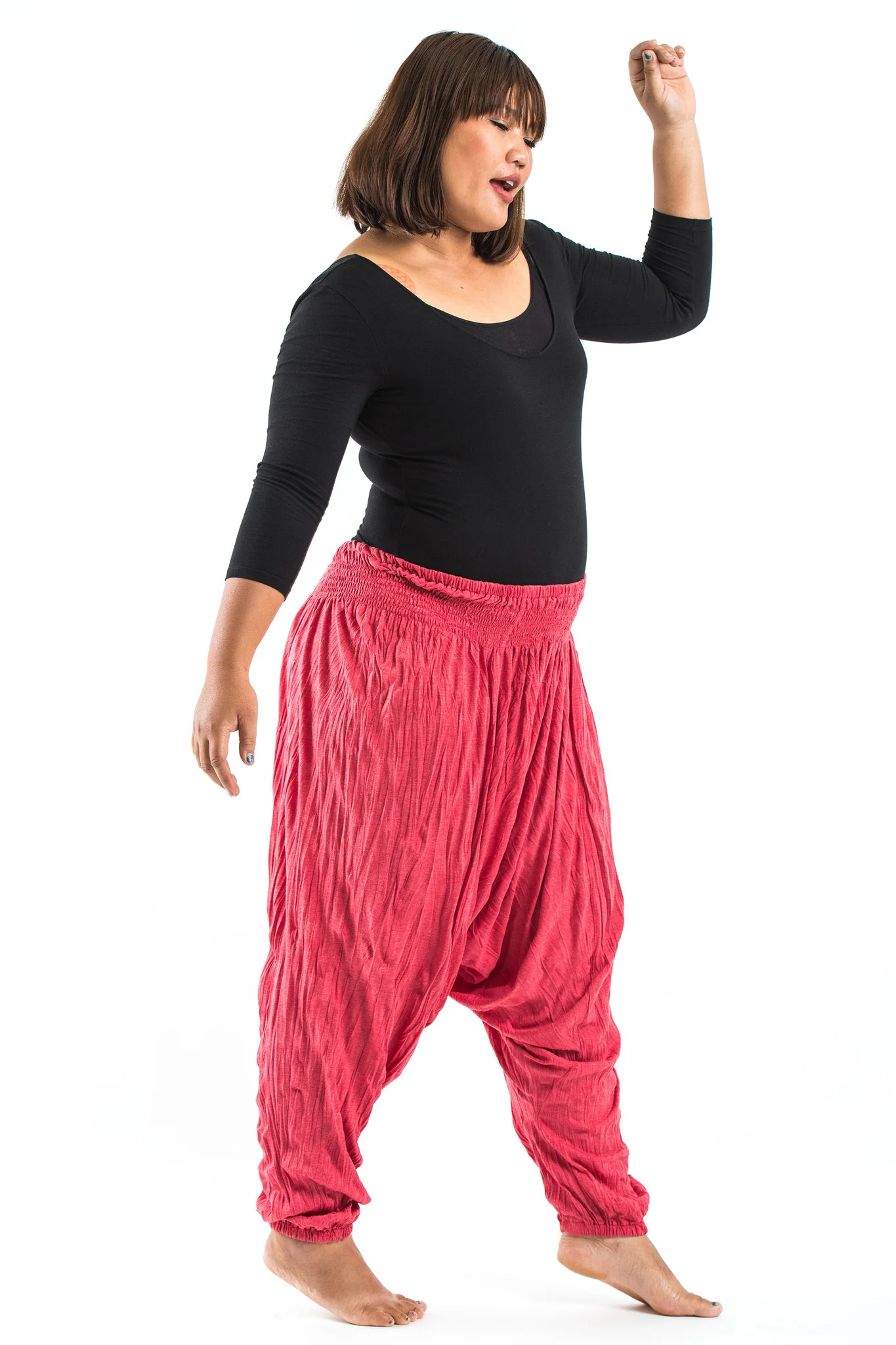 2626-Plus-Size-Crinkled-Cotton-Harem-Pants-in-Red-3.webp Plus Size Crinkled Cotton Harem Pants in Red