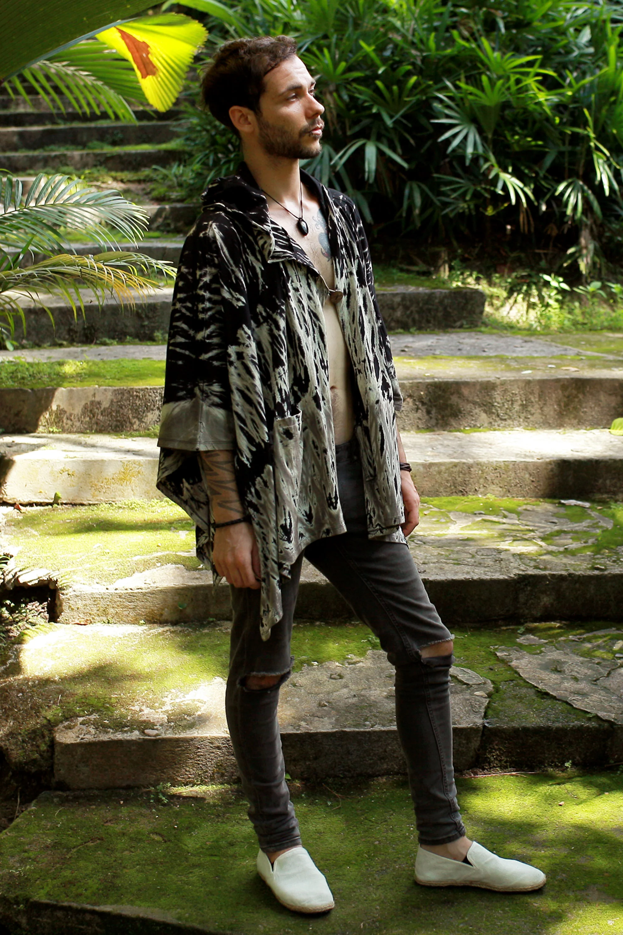 3044-Tie-Dye-Cotton-Hooded-Poncho-Jacket-in-Black-02-3.webp Tie Dye Cotton Hooded Poncho Jacket in Black 02