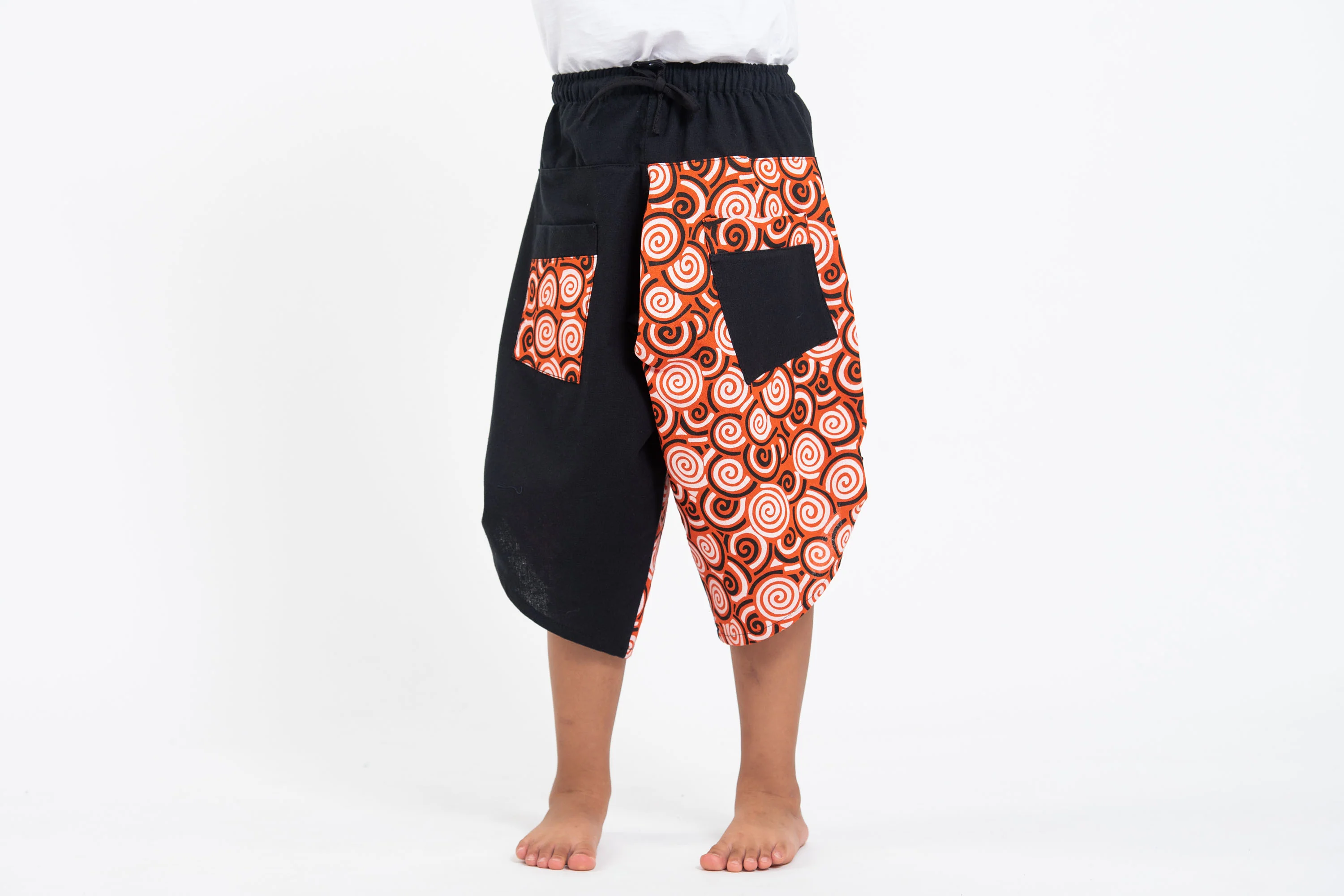 Two Tone Spirals Prints Kids Three Quarter Pants in Black