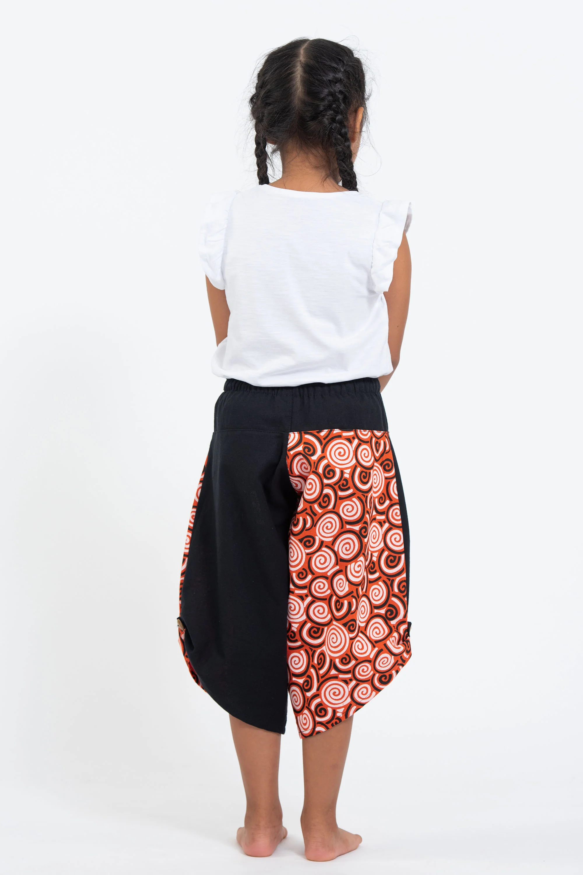 354-Two-Tone-Spirals-Prints-Kids-Three-Quarter-Pants-in-Black-4.webp Two Tone Spirals Prints Kids Three Quarter Pants in Black