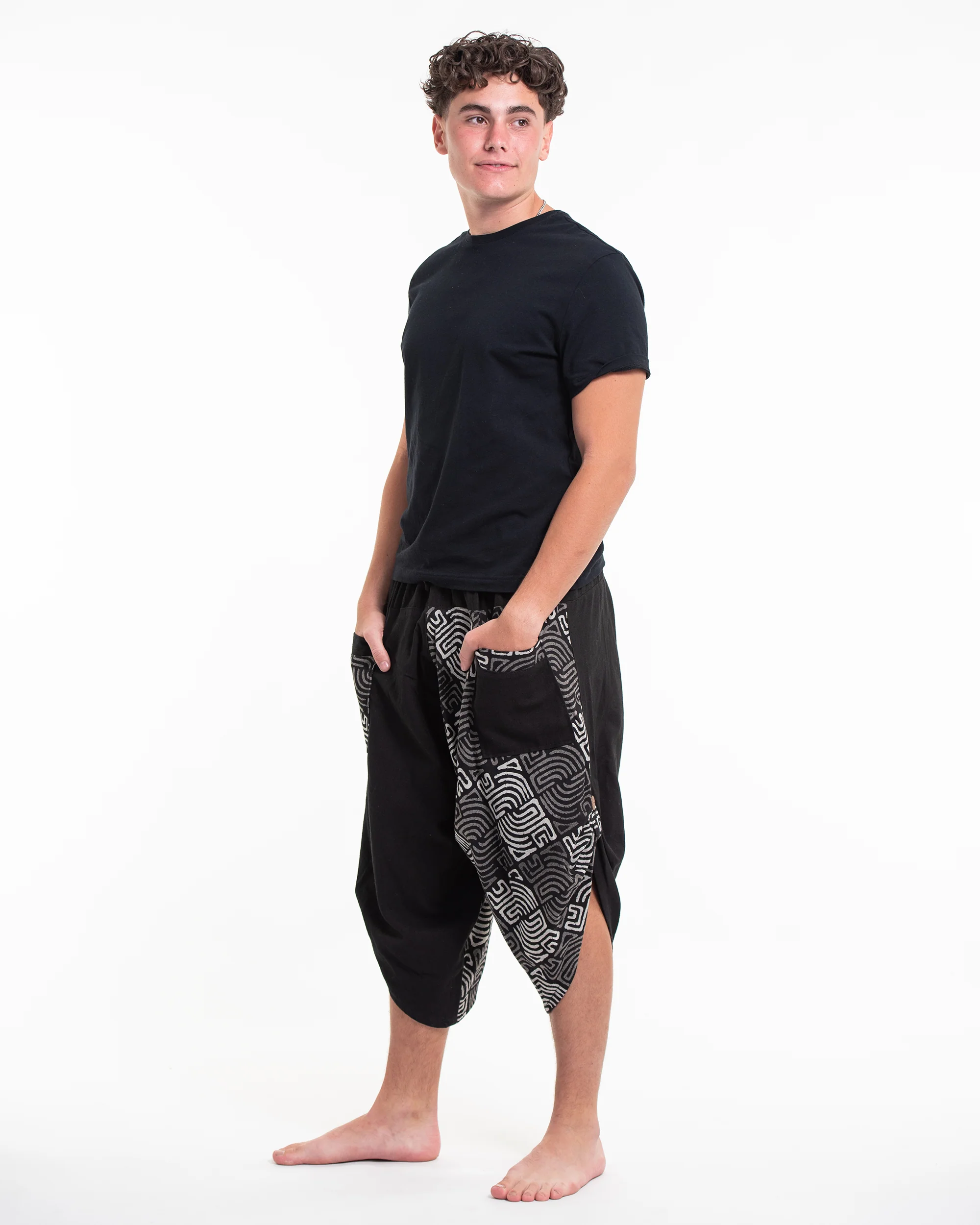 529-Two-Tone-Maze-Print-Men-s-Three-Quarter-Pants-in-Black-3.webp Two Tone Maze Print Men's Three Quarter Pants in Black